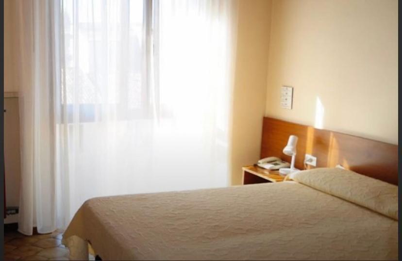 Hotel Santa Maria Bardolino Bagian luar foto