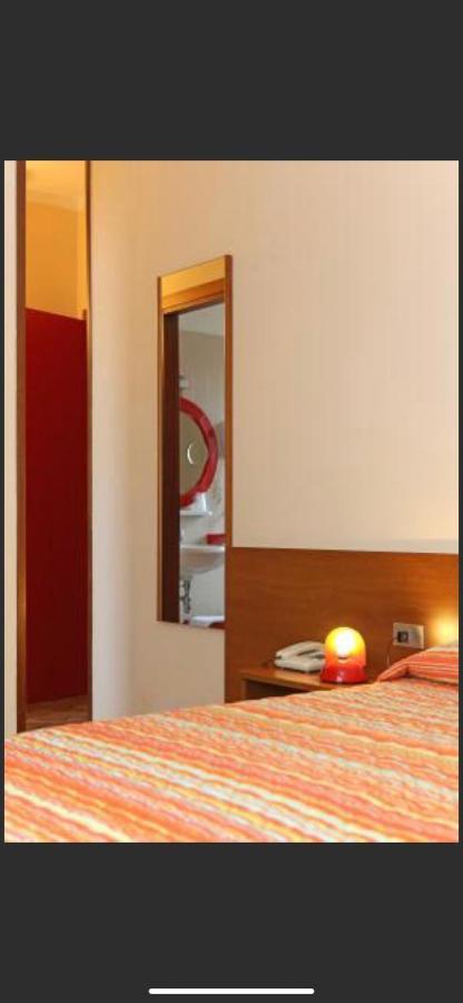 Hotel Santa Maria Bardolino Bagian luar foto