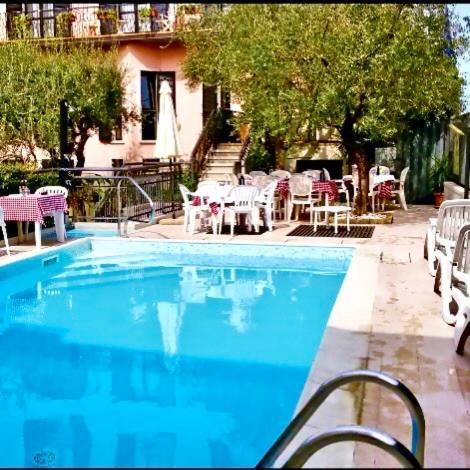 Hotel Santa Maria Bardolino Bagian luar foto