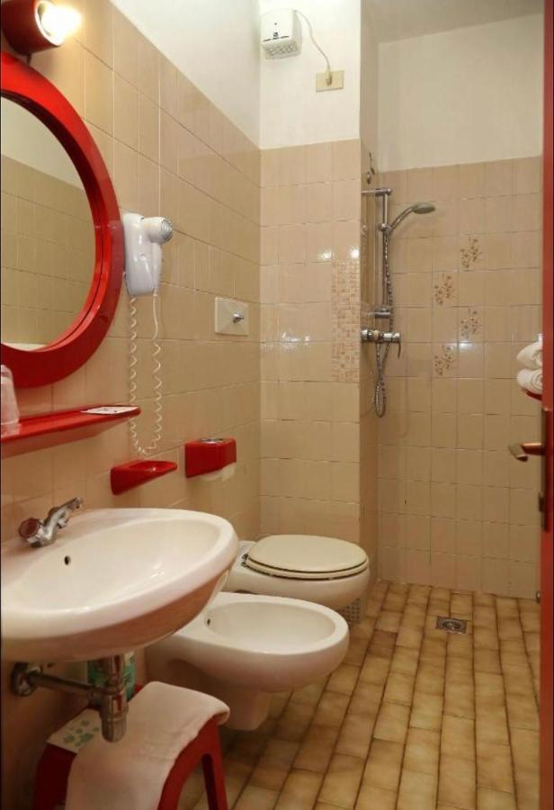 Hotel Santa Maria Bardolino Bagian luar foto