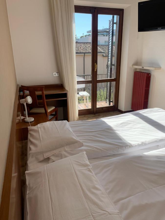 Hotel Santa Maria Bardolino Bagian luar foto