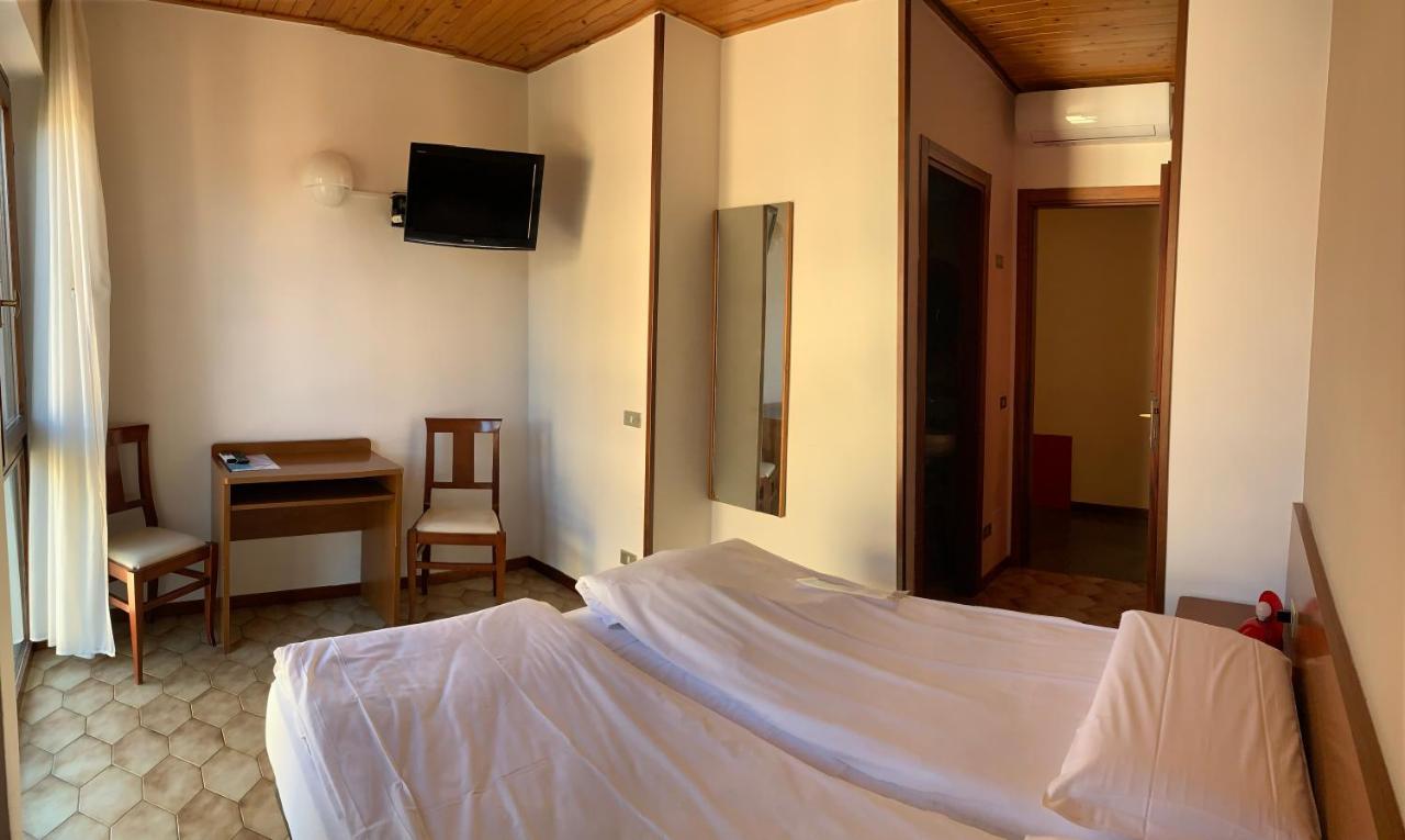 Hotel Santa Maria Bardolino Bagian luar foto