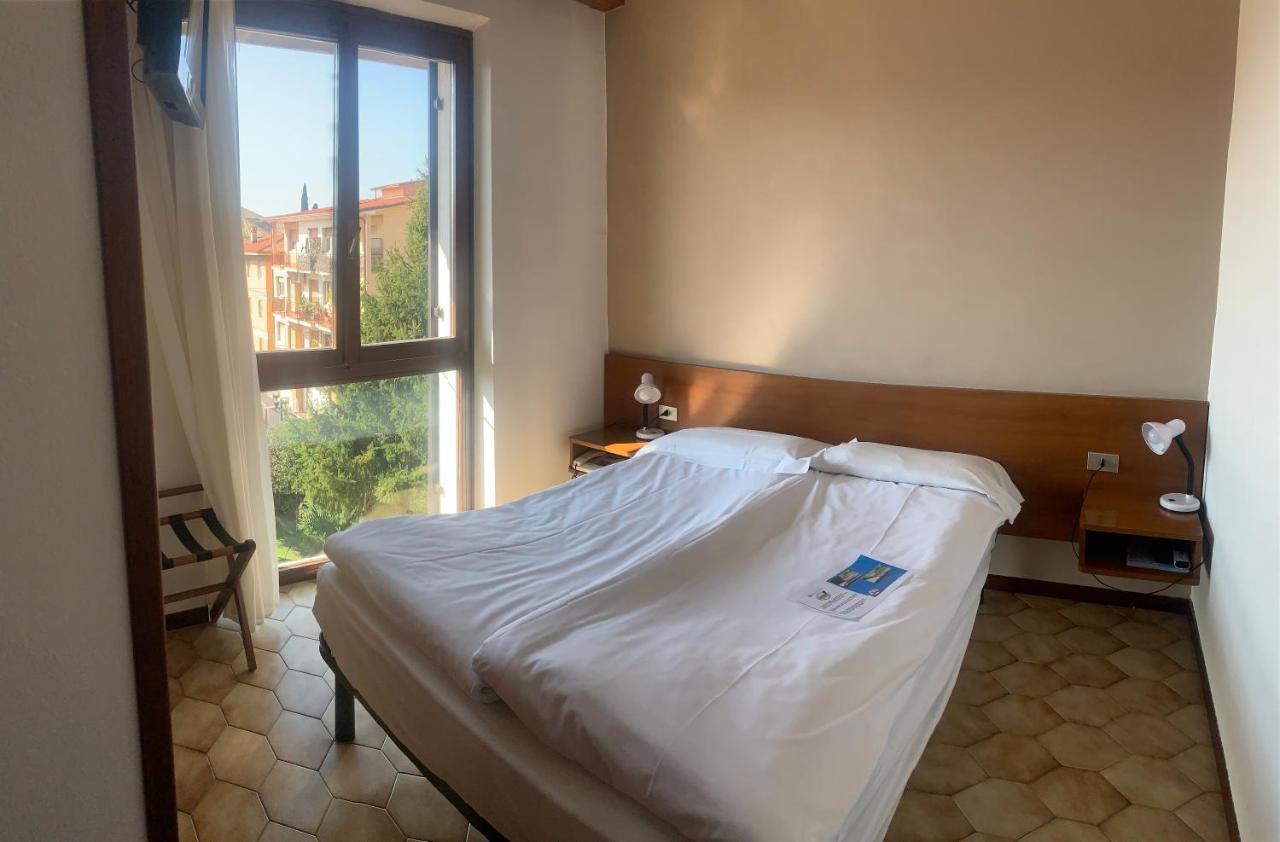 Hotel Santa Maria Bardolino Bagian luar foto