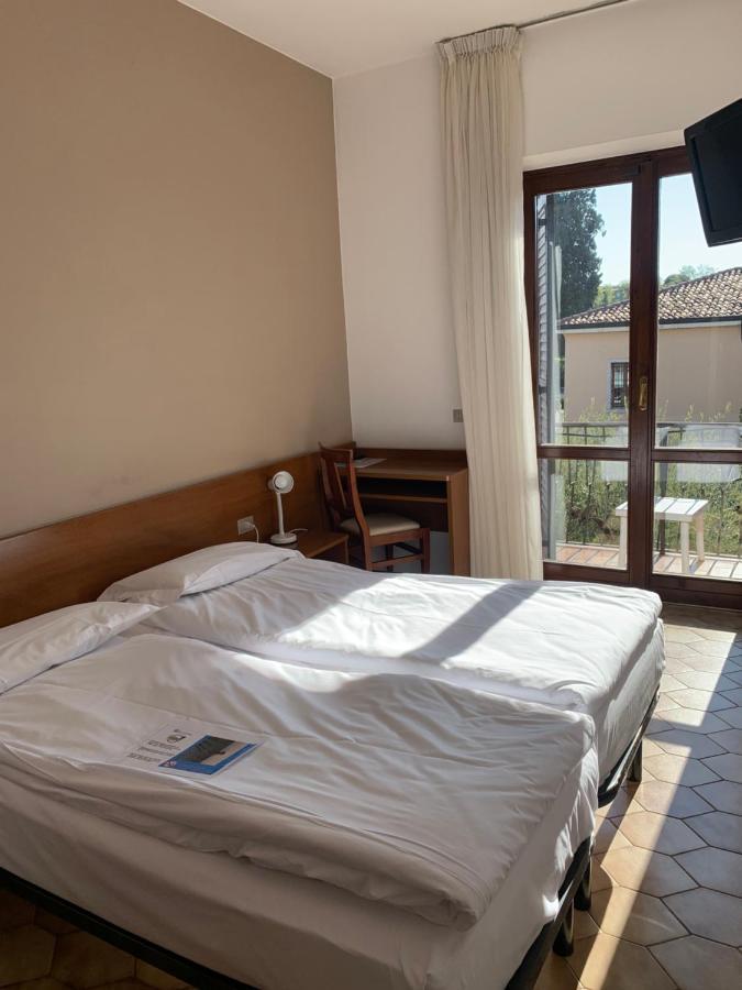 Hotel Santa Maria Bardolino Bagian luar foto