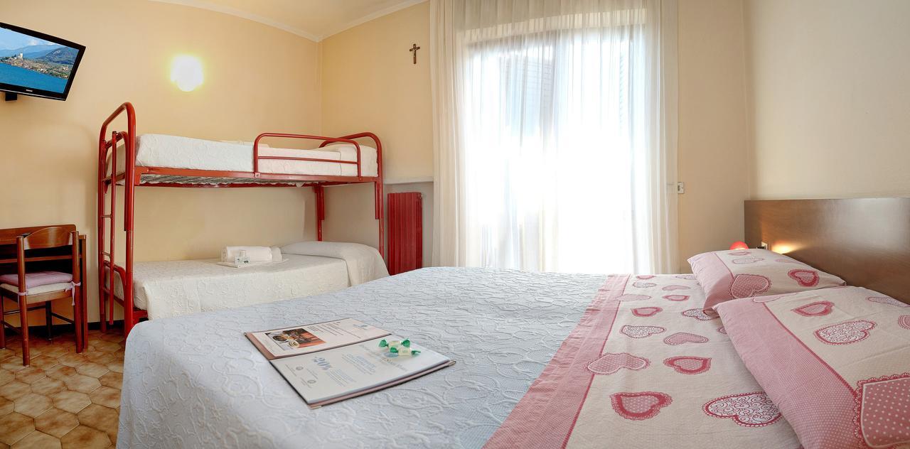 Hotel Santa Maria Bardolino Bagian luar foto