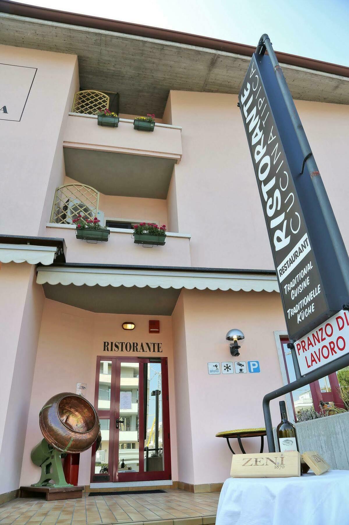 Hotel Santa Maria Bardolino Bagian luar foto