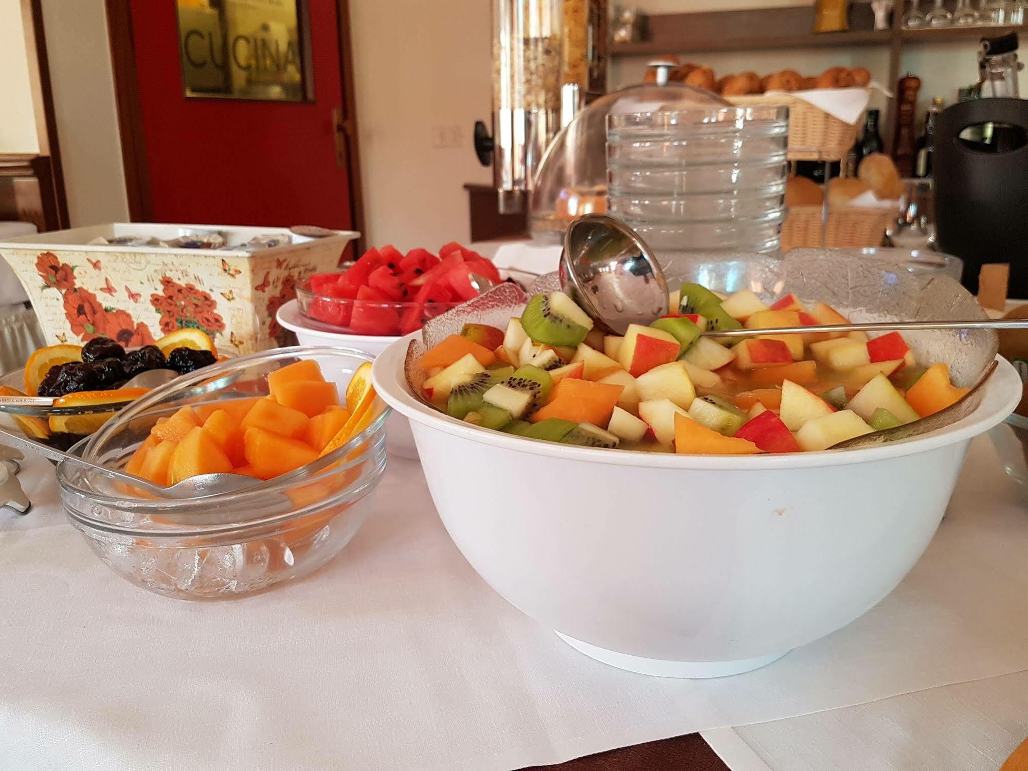 Hotel Santa Maria Bardolino Bagian luar foto