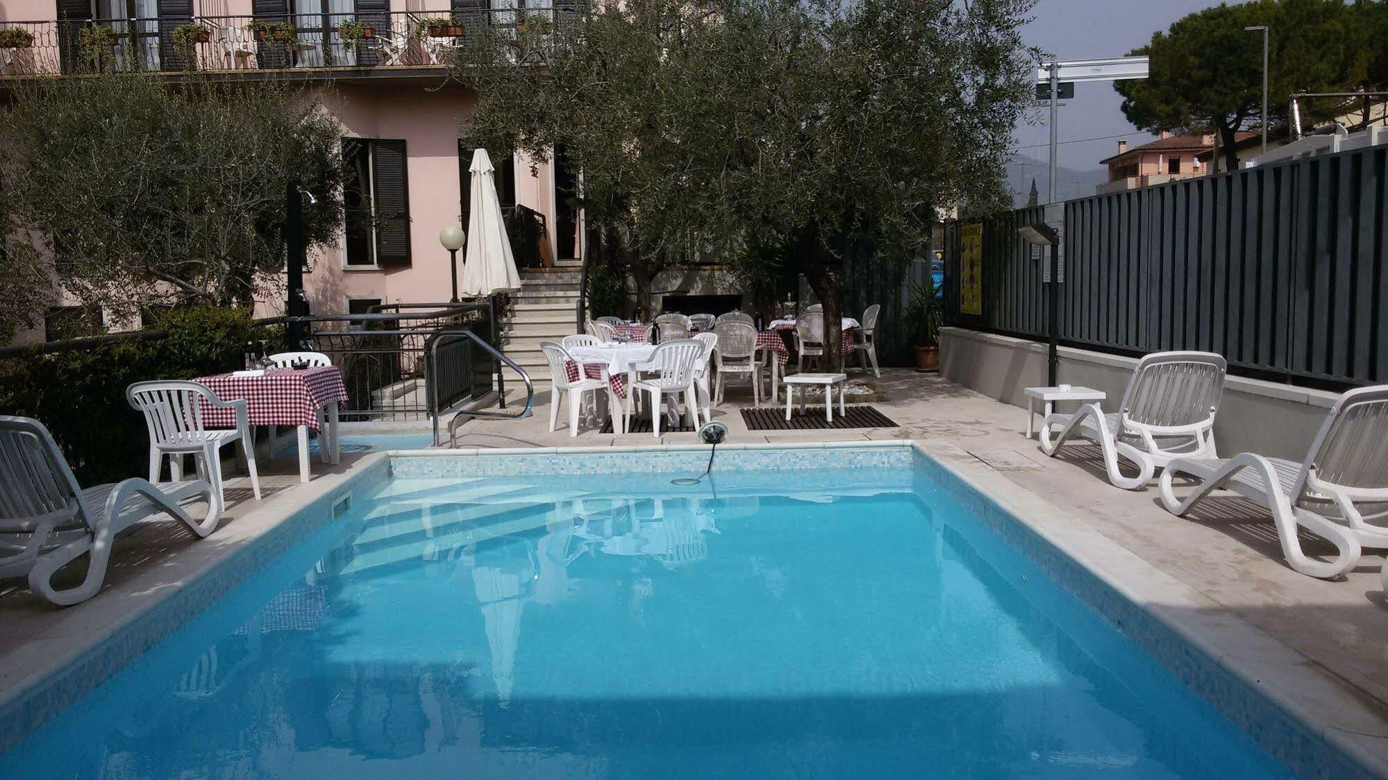 Hotel Santa Maria Bardolino Bagian luar foto