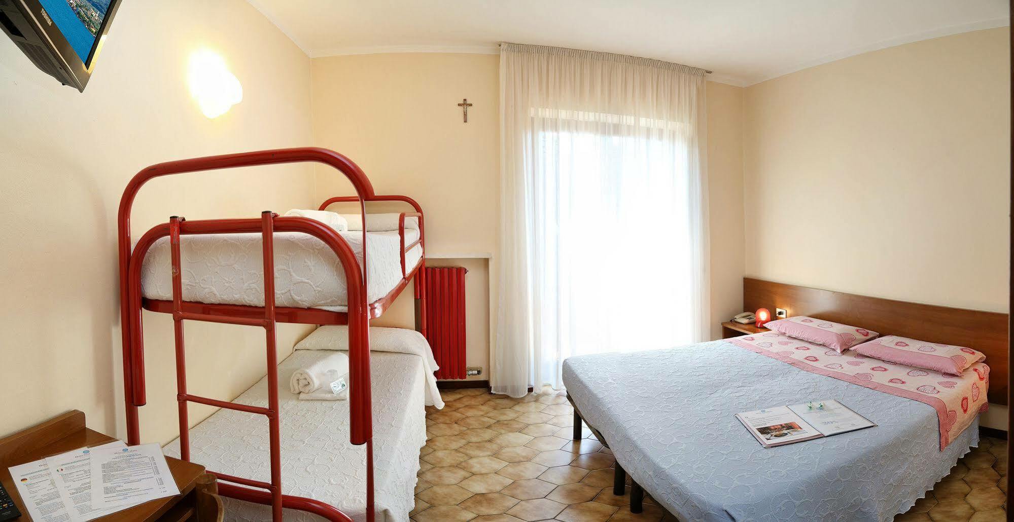 Hotel Santa Maria Bardolino Bagian luar foto